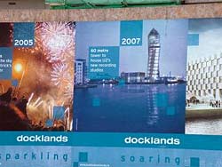 Bauzaun des neuen U2 Towers in den Docklands