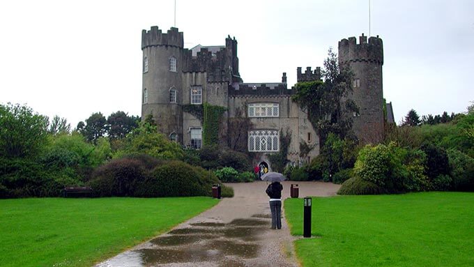 Malahide Castle bei irischem Wetter